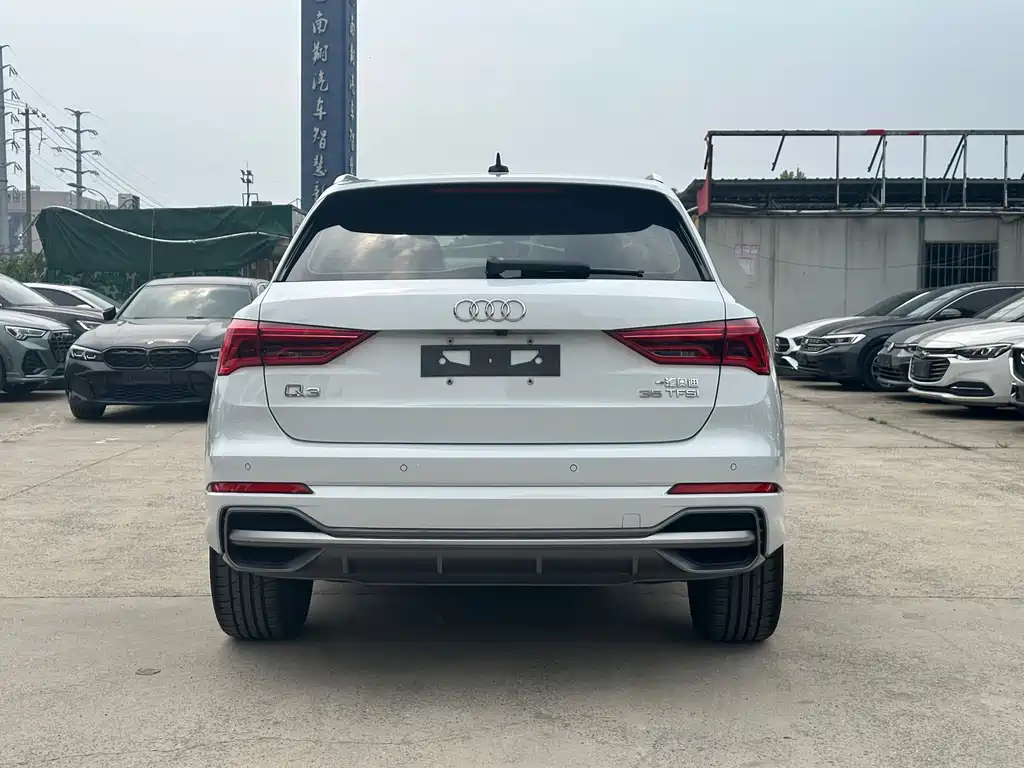 Audi Q3 2023 35 TFSI Fashionable and Dynamic (1.4T) купить на сайте DeffCars