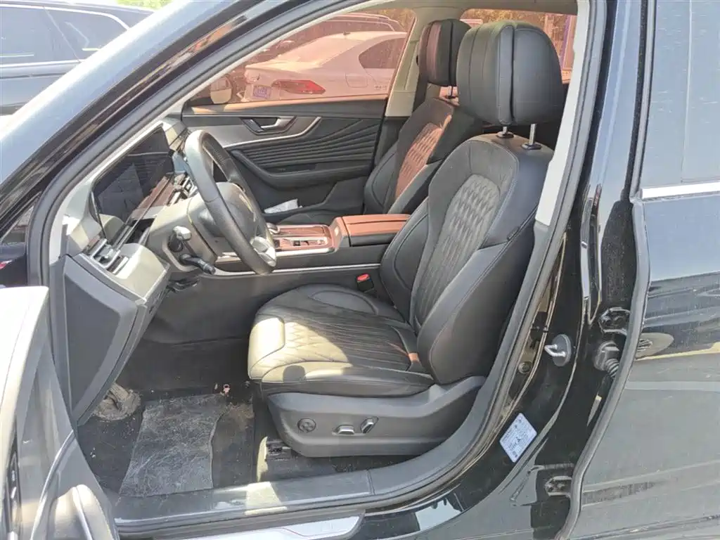 Hongqi HS5 2023 2.0T Qixiang Pro version купить на сайте DeffCars