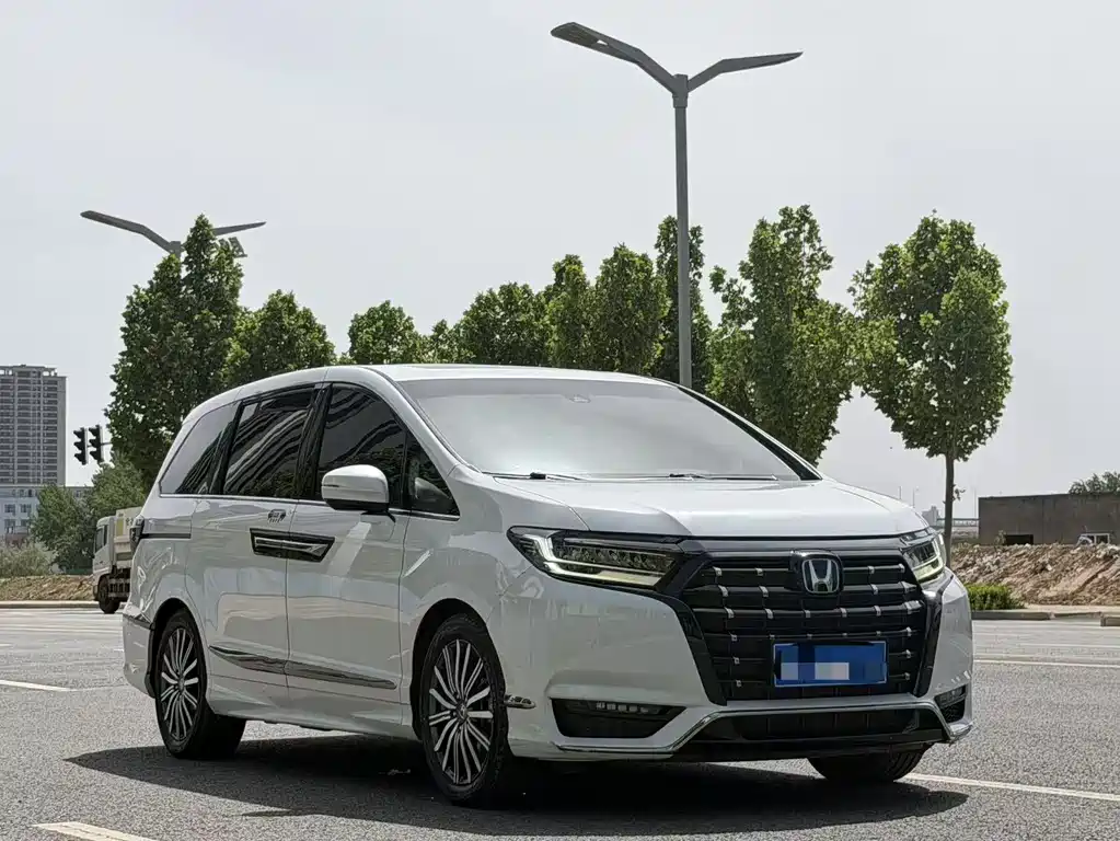 Alison 2022 2.0L e:HEV Deluxe Edition купить на сайте DeffCars