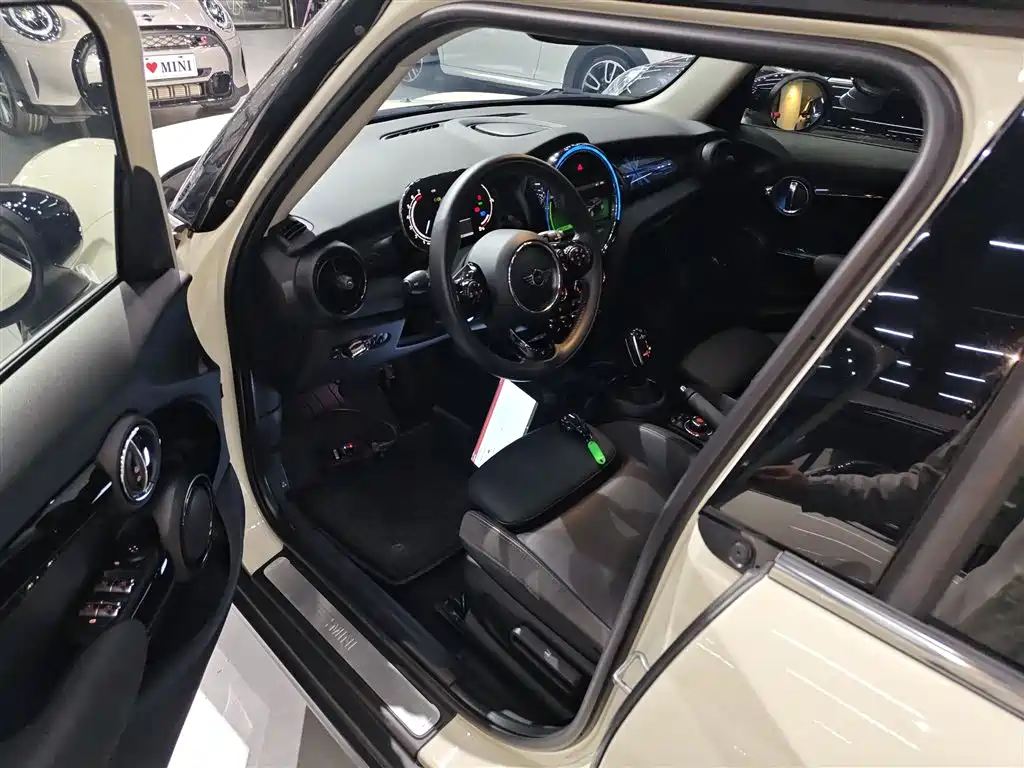MINI 2021 1.5T COOPER Artist Five-Door Edition купить на сайте DeffCars