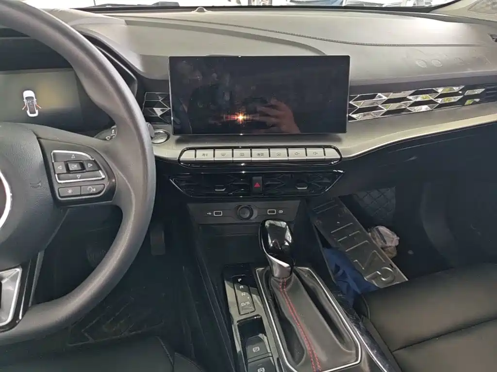 MG5 2023 180DVVT CVT Deluxe Edition купить на сайте DeffCars
