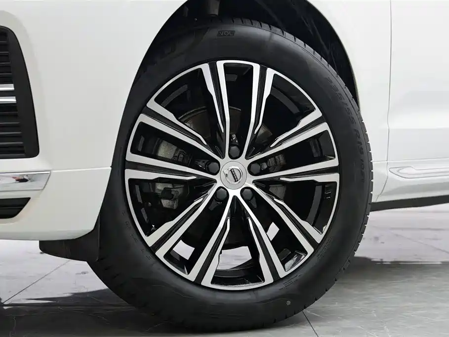 Volvo XC60 2022 B5 four-wheel drive Zhiyuan Deluxe Edition купить на сайте DeffCars