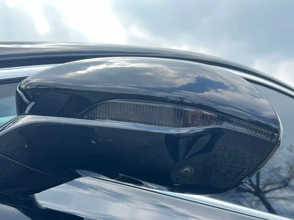 Hongqi H5 2023 2.0T Automatic Zhilianqichang Edition купить на сайте DeffCars