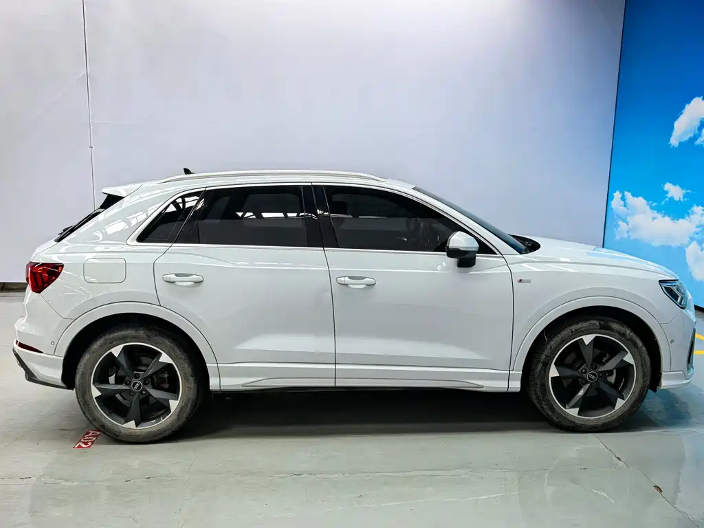 Audi Q3 2022 35 TFSI Fashionable and Dynamic купить на сайте DeffCars