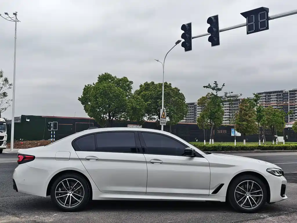 BMW 5 Series 2022 525Li M Sports Package купить на сайте DeffCars