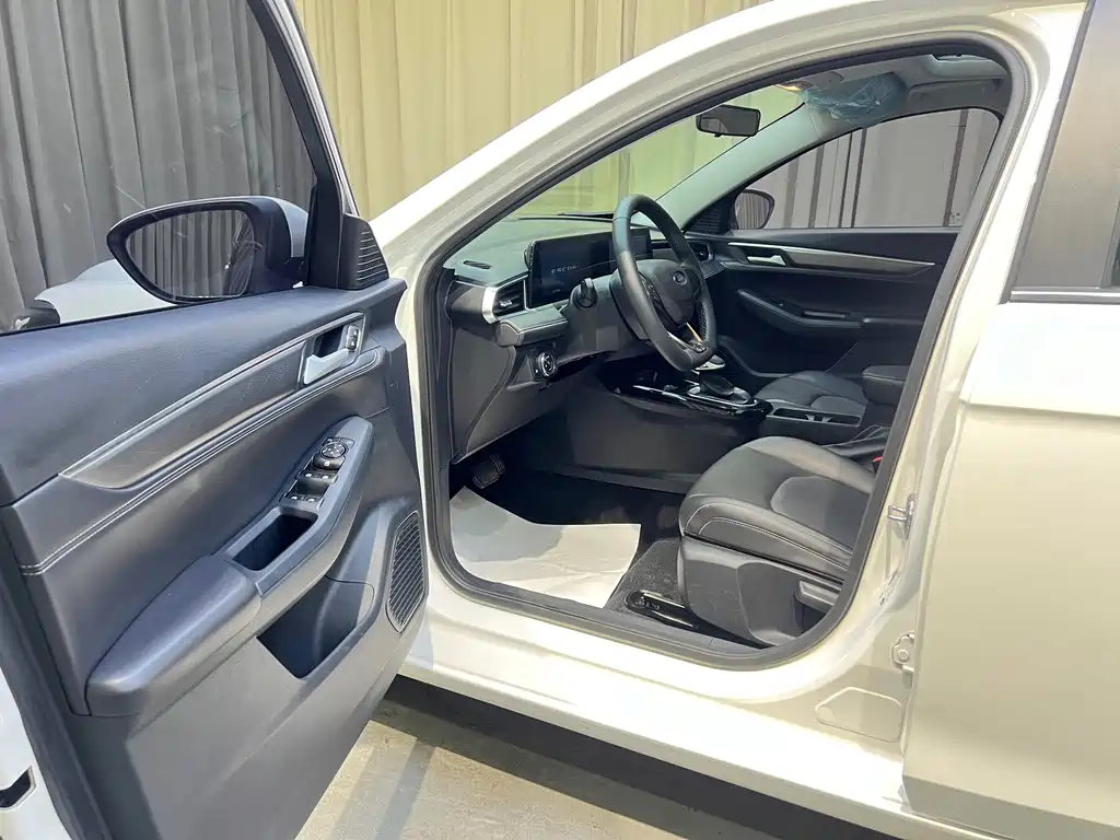 Escort 2021款 1.5L 自动铂金版 купить на сайте DeffCars
