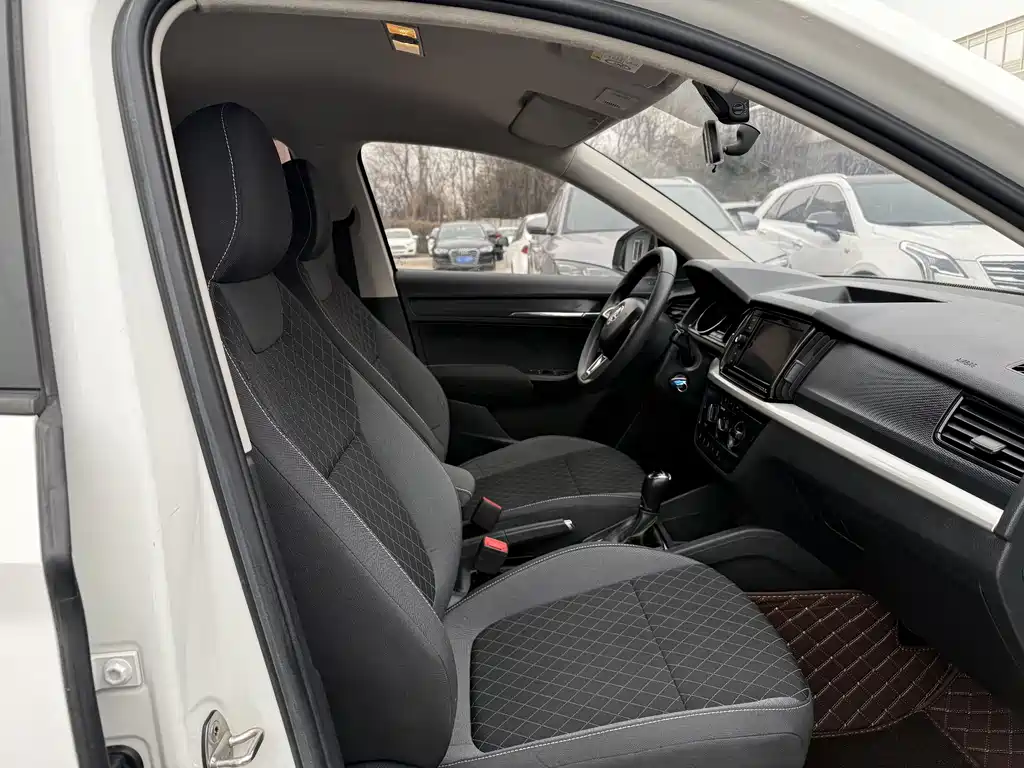 Komic 2018 1.5L automatic standard version National VI купить на сайте DeffCars