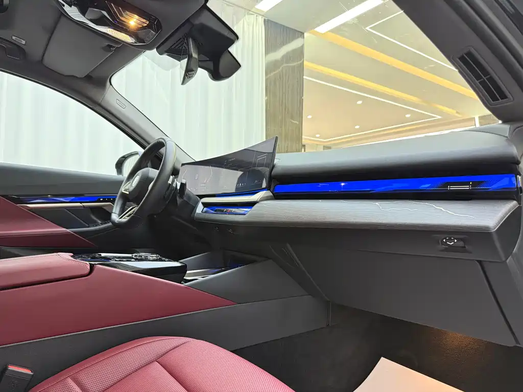 BMW 5 Series 2025 530Li Exclusive M Sports Package купить на сайте DeffCars
