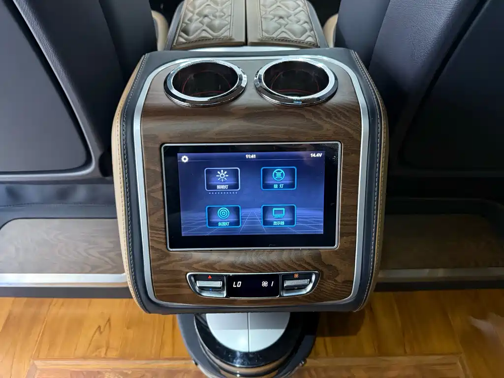 Mercedes-Benz V-Class 2021 V 260 L Long Wheelbase Luxury Edition купить на сайте DeffCars