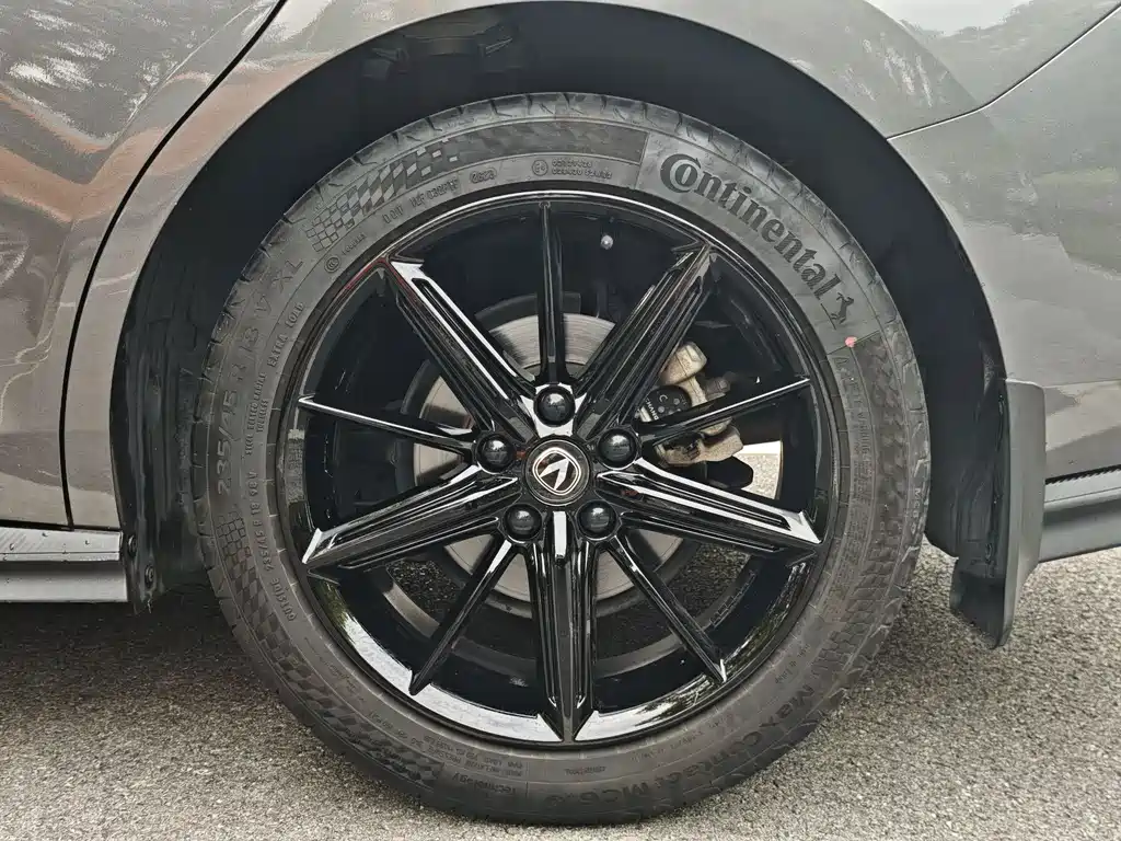 Changan UNI-V 2023 1.5T premium model купить на сайте DeffCars
