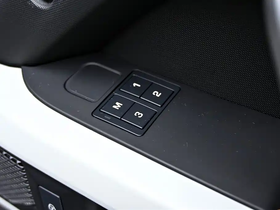 Land Rover Defender 2024 110 3.0T P400 X-DYNAMIC HSE купить на сайте DeffCars