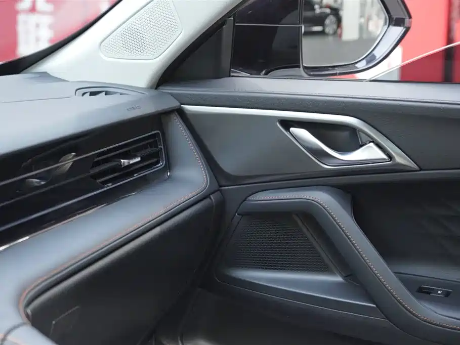 Roewe RX5 2023 1.5T Honor Sliding Screen Edition купить на сайте DeffCars