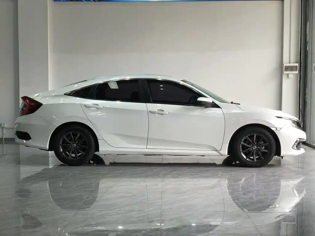 Civic 2019 220TURBO CVT Dynamic Edition National V купить на сайте DeffCars