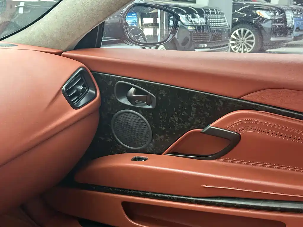 Aston Martin DB11 2019 4.0T V8 Coupe купить на сайте DeffCars