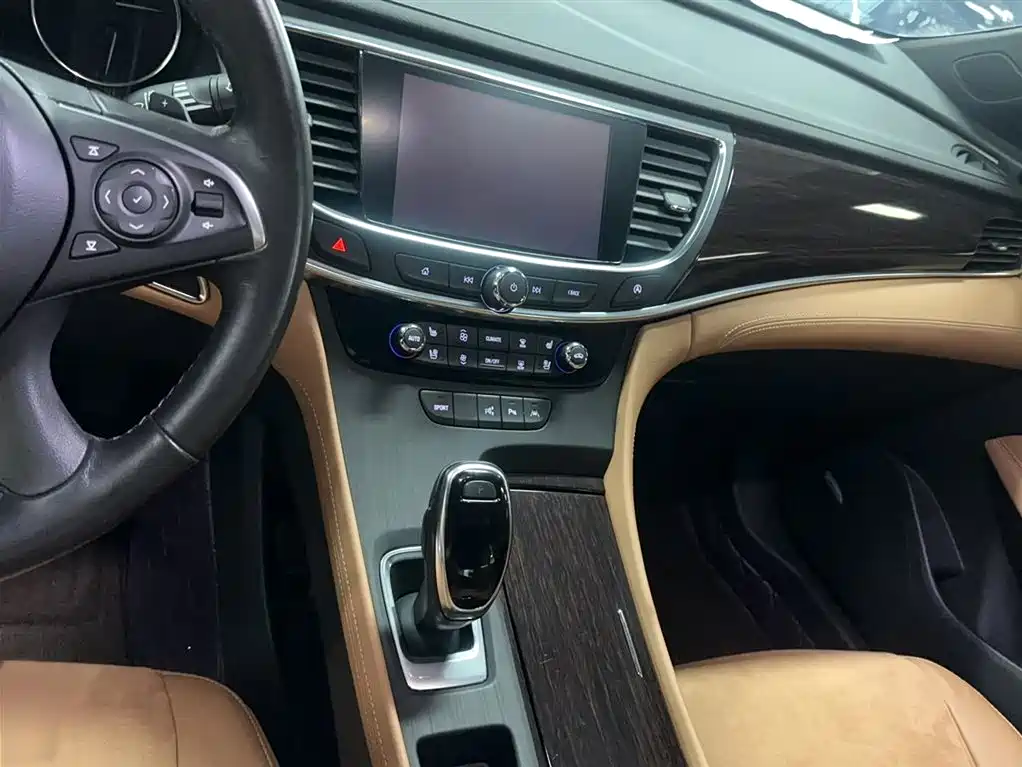 LaCrosse 2018 28T luxury model купить на сайте DeffCars