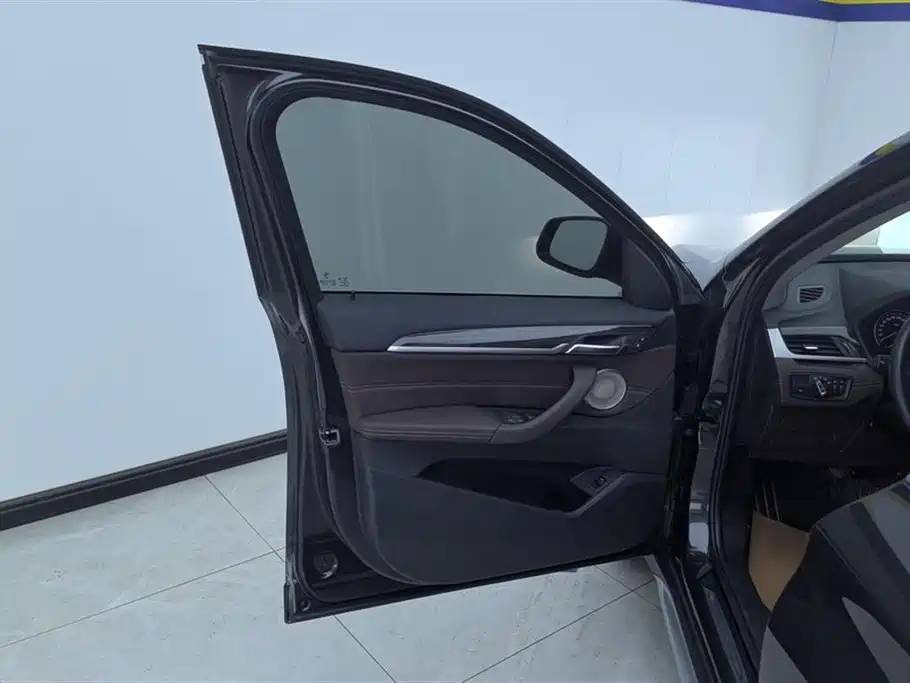 BMW X1 2022 xDrive25Li Exclusive Model купить на сайте DeffCars