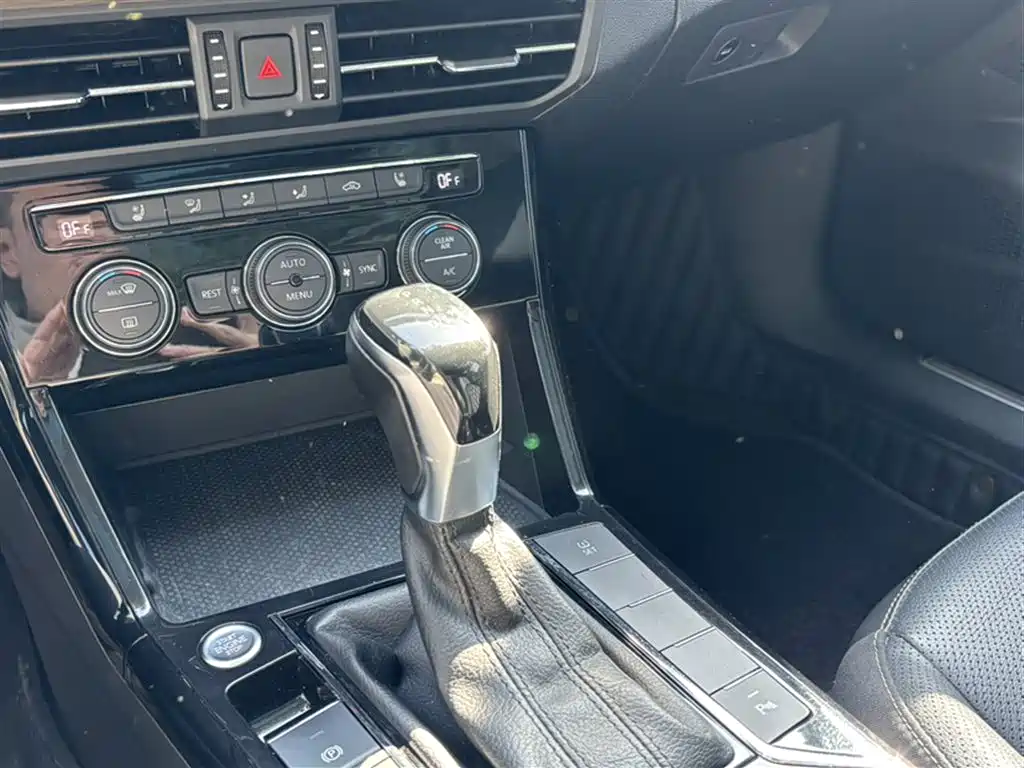 Passat 2019 330TSI Deluxe Edition National VI купить на сайте DeffCars