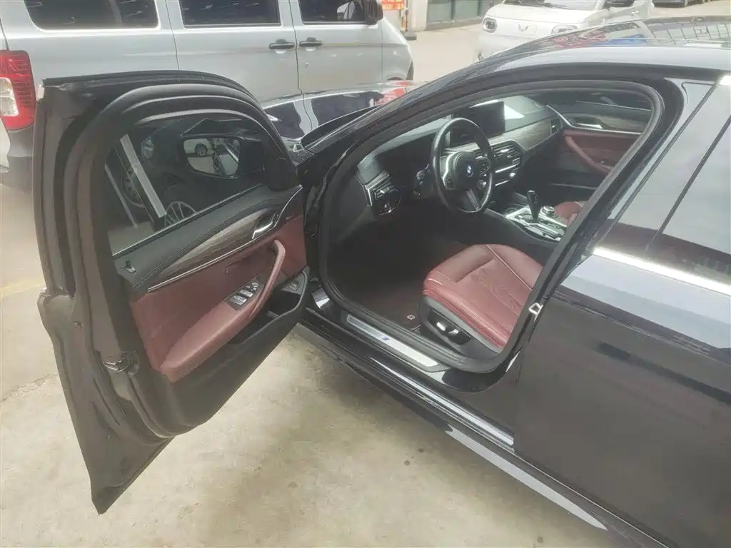 BMW 5 Series 2022 facelift 530Li leading M sports package купить на сайте DeffCars