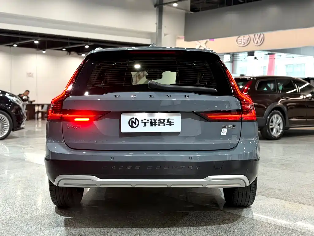 Volvo V90 2022 Cross Country B5 AWD Zhiyuan Edition купить на сайте DeffCars
