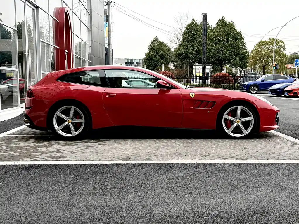 GTC4Lusso 2017 3.9T V8 купить на сайте DeffCars