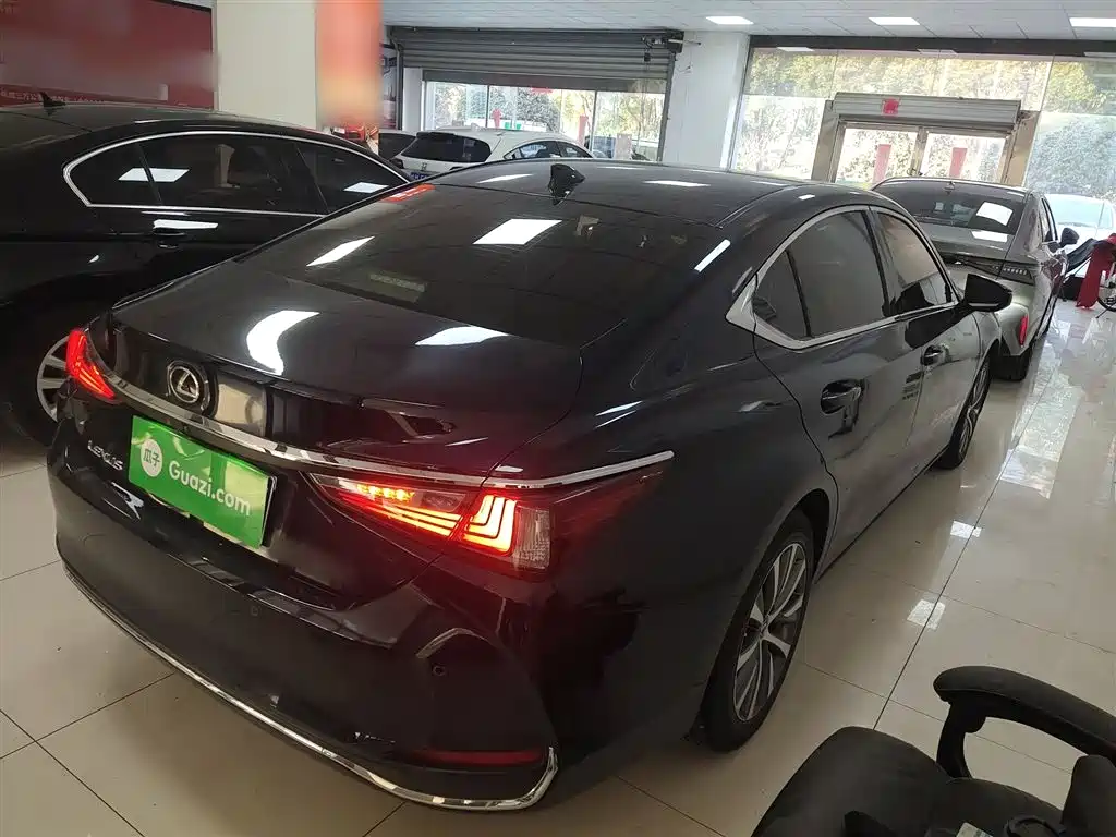 Lexus ES 2020 200 Excellence Edition купить на сайте DeffCars