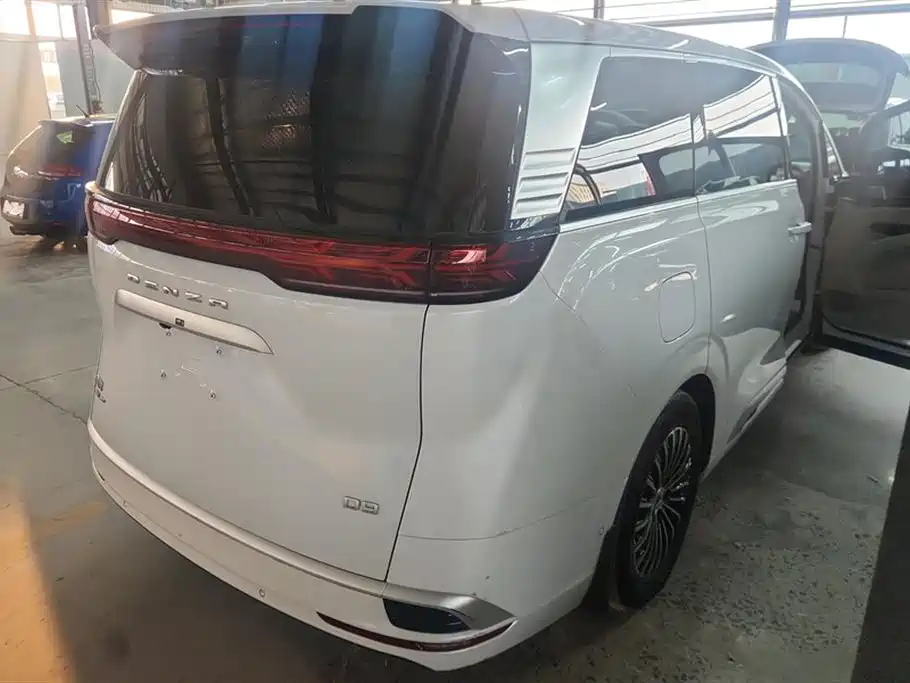 Denza D9 2022 DM-i 970 four-wheel drive flagship model купить на сайте DeffCars