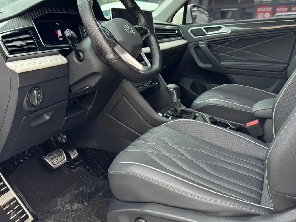 Tiguan L 2023 330TSI automatic two-wheel drive R-Line version купить на сайте DeffCars