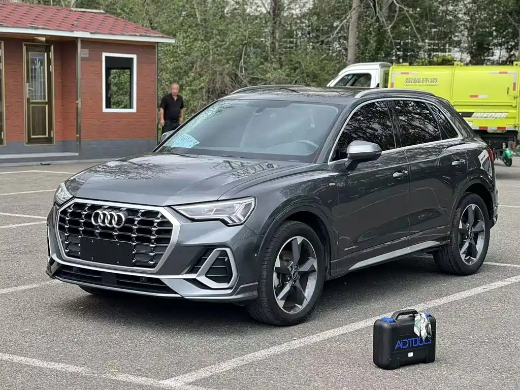 Audi Q3 2023 35 TFSI Fashionable and Dynamic (1.4T) купить на сайте DeffCars