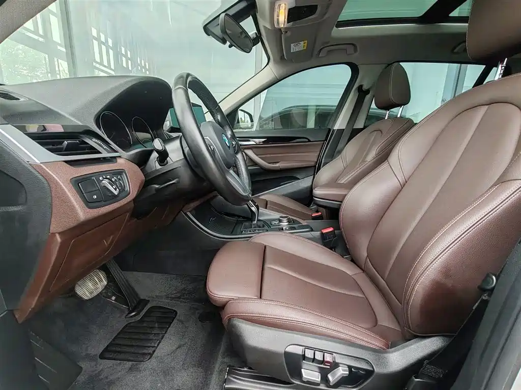 BMW X1 2022 sDrive25Li Leading Model купить на сайте DeffCars