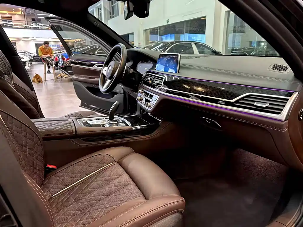 BMW 7 Series 2021 740Li Leading M Sports Package купить на сайте DeffCars