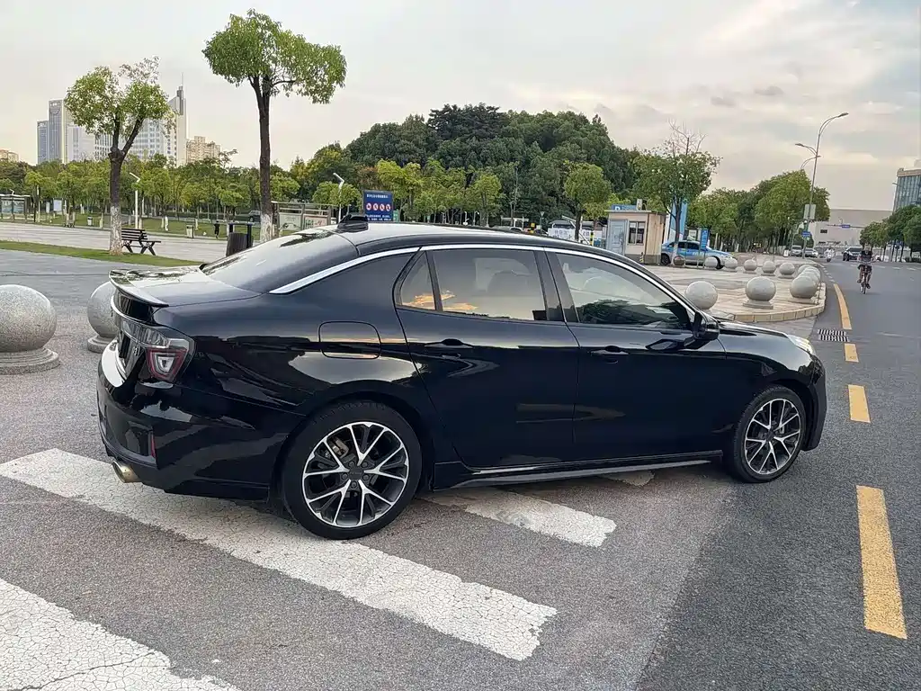 Lynk & Co 03 2019 1.5TD DCT Pro version National VI купить на сайте DeffCars