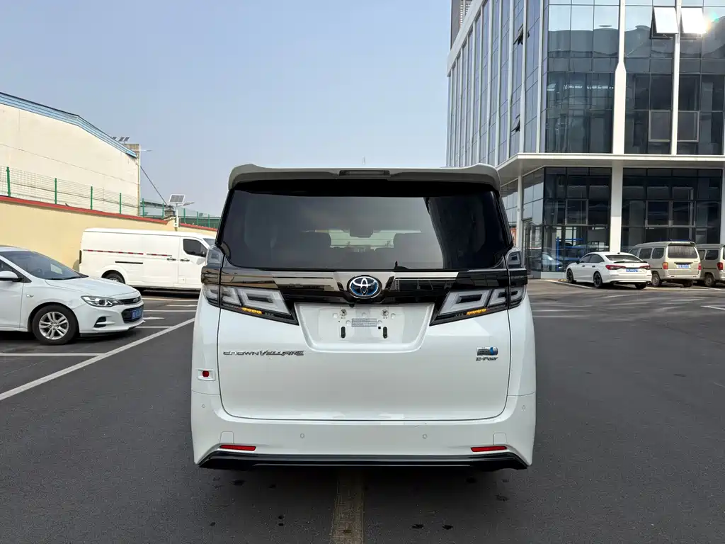 Wilfa 2023 Crown Dual Engine 2.5L HV Deluxe Edition купить на сайте DeffCars