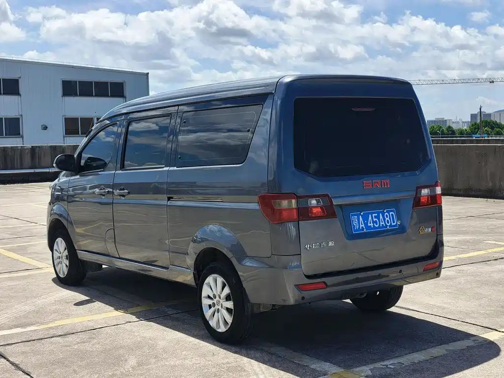 Golden Hiace M Classic 2023 1.5L Traveling Lion Bus 5/6/7 Seats купить на сайте DeffCars