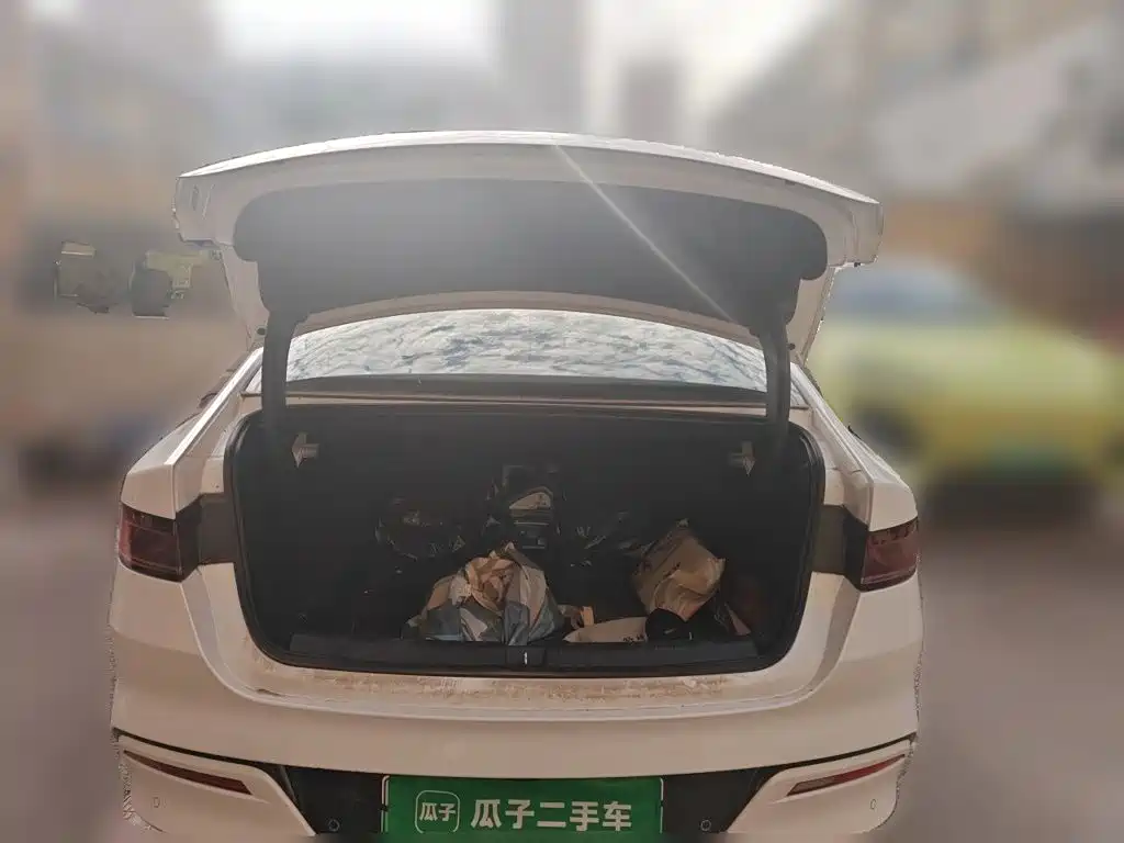 Qin PLUS 2024 Honor Edition DM-i 55KM Leading Type купить на сайте DeffCars