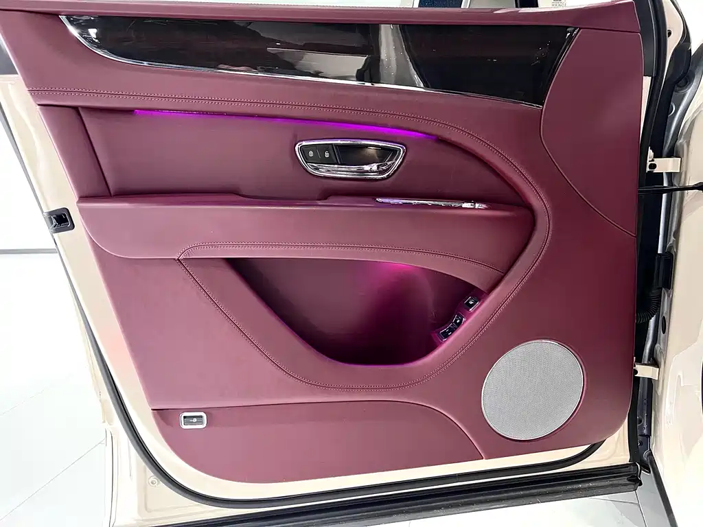 Bentayga plug-in hybrid 2021 3.0T PHEV купить на сайте DeffCars