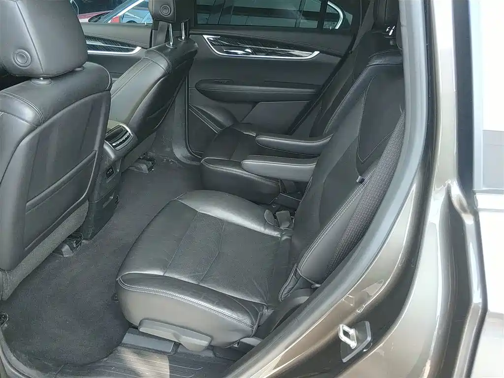 Cadillac XT6 2020 28T six-seat luxury model купить на сайте DeffCars