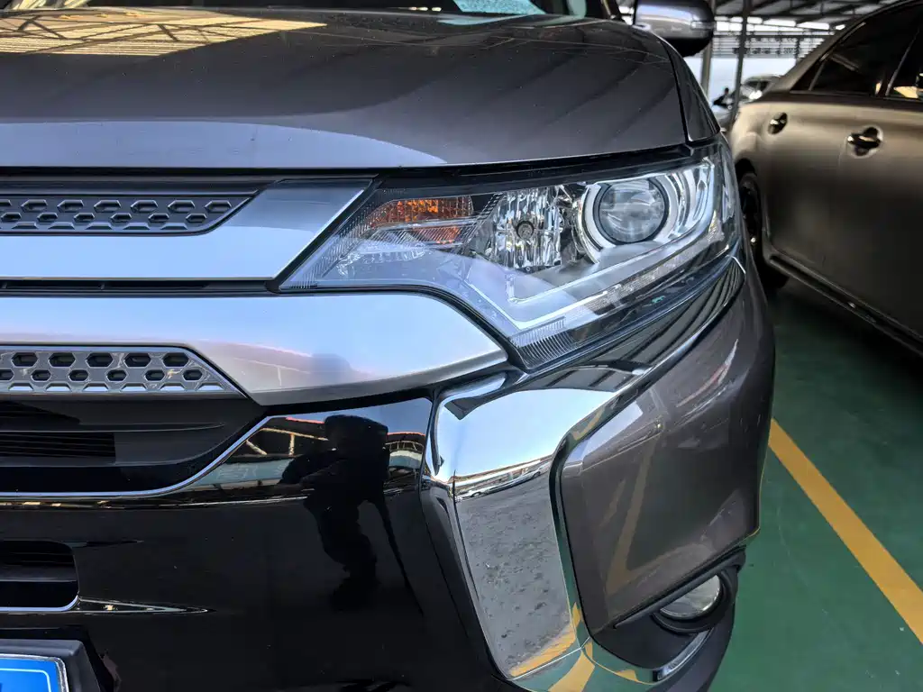Outlander 2019 2.0L 2WD Enjoy Edition, 5 seats, National VI купить на сайте DeffCars