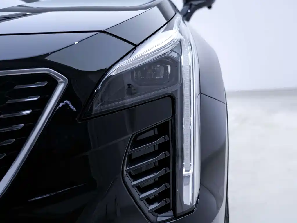 Cadillac XT4 2023 28T two-wheel drive luxury model купить на сайте DeffCars