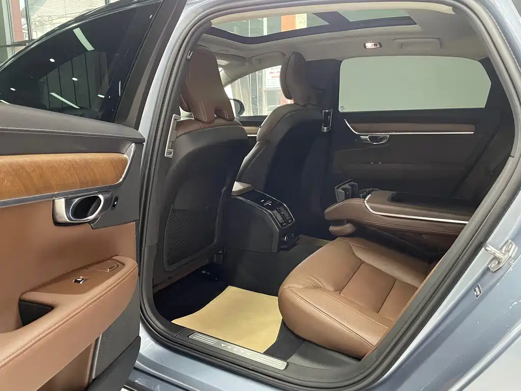 Volvo S90 2020 T5 Zhiyuan Luxury Edition купить на сайте DeffCars