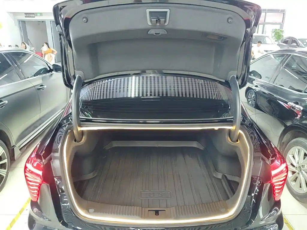 Hongqi H5 2025 1.5T DCT Flag Rhyme Edition купить на сайте DeffCars