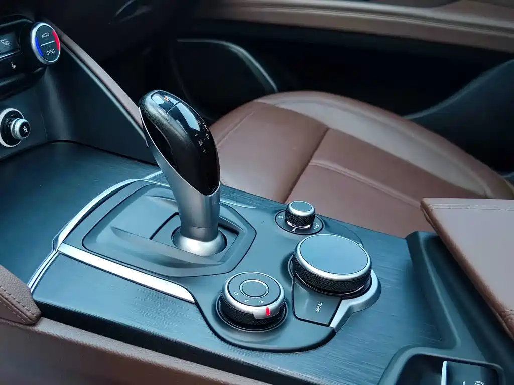 Stelvio 2017 2.0T 200HP Deluxe Edition купить на сайте DeffCars