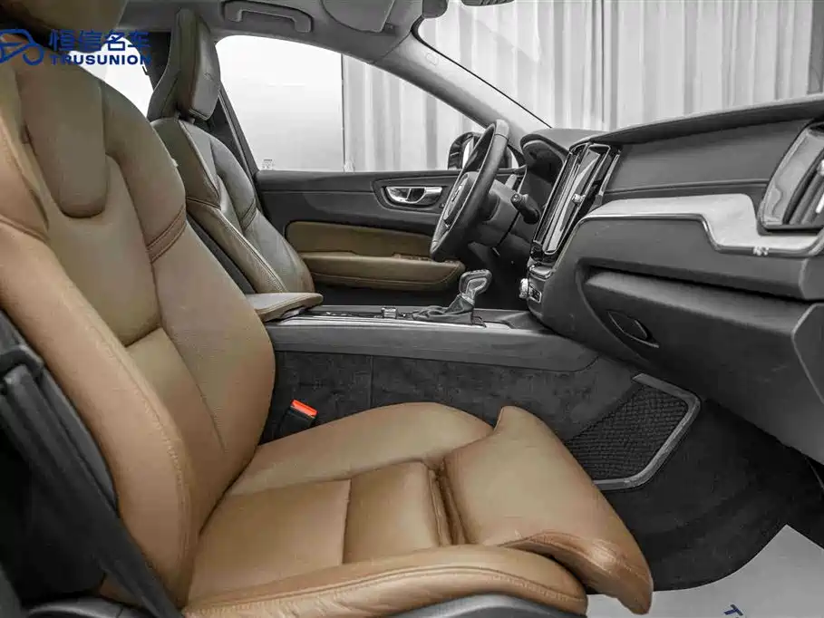 Volvo XC60 2020 T5 four-wheel drive Zhiyuan Deluxe Edition купить на сайте DeffCars