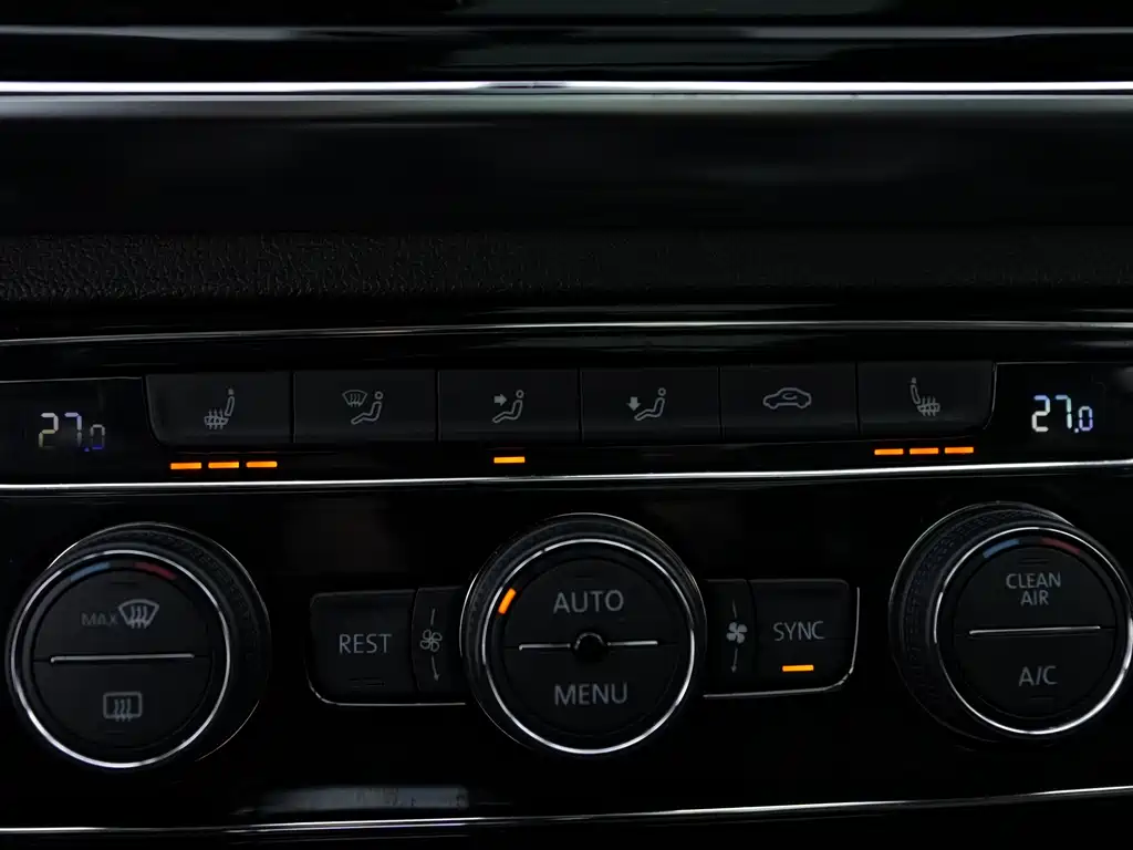Touron 2019 330TSI 2WD Deluxe Edition National VI купить на сайте DeffCars