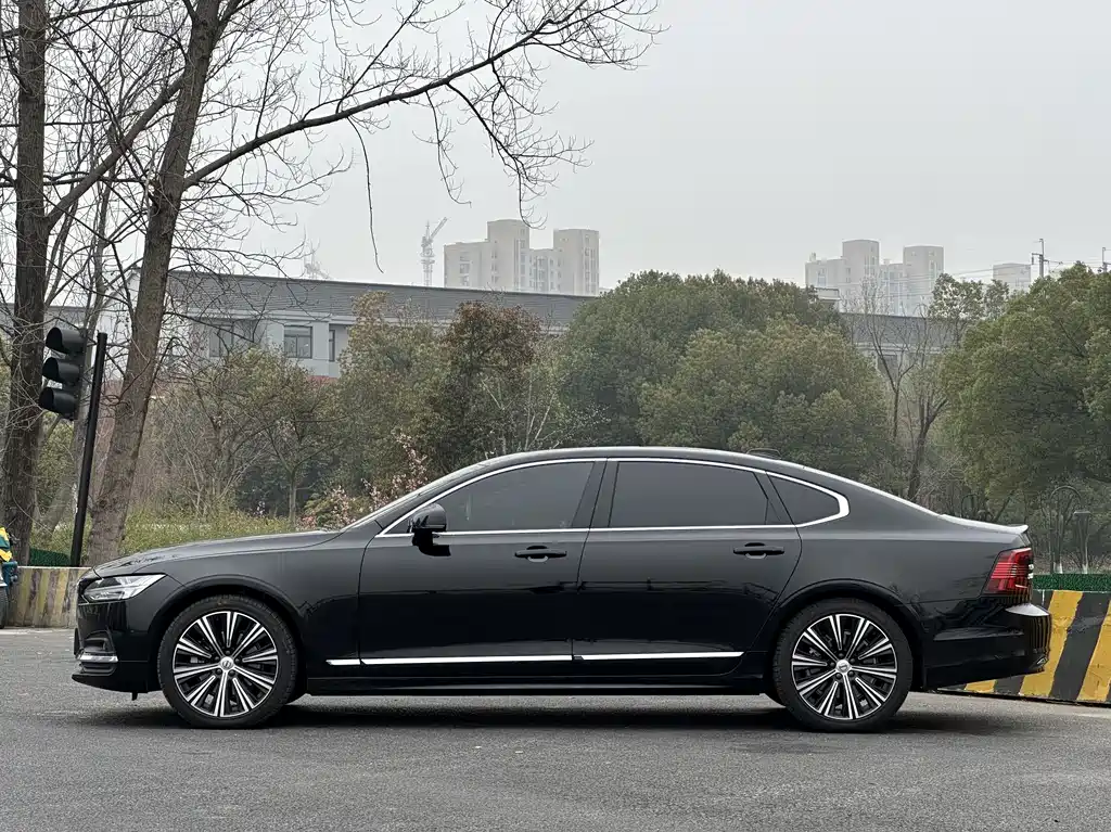 Volvo S90 2025 B5 Zhiya Luxury Edition купить на сайте DeffCars