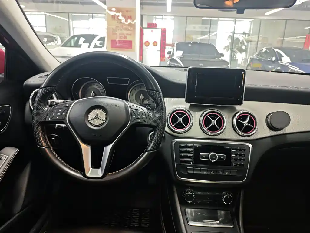 Mercedes-Benz GLA 2015 GLA 200 Fashion Model купить на сайте DeffCars