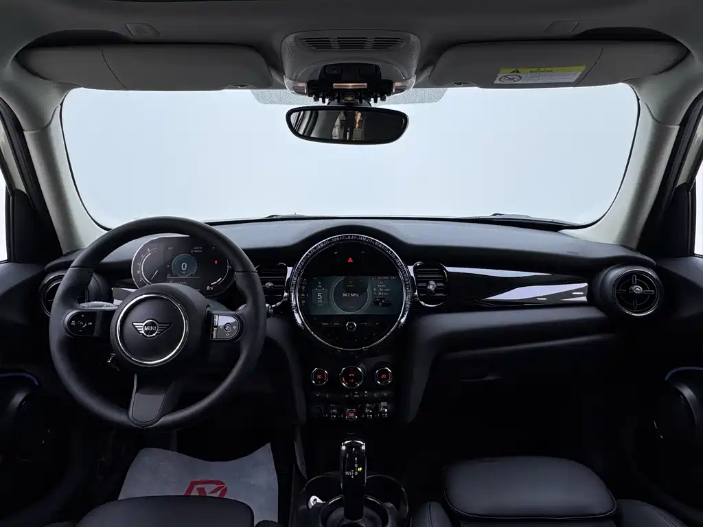MINI 2022 facelift 1.5T COOPER classic five-door version купить на сайте DeffCars