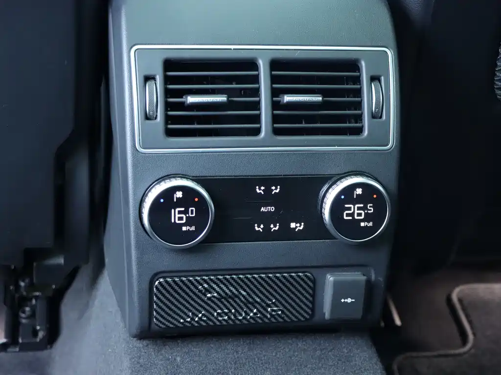 Jaguar XFL 2022 XFL 2.0T P250 two-wheel drive exclusive luxury version купить на сайте DeffCars