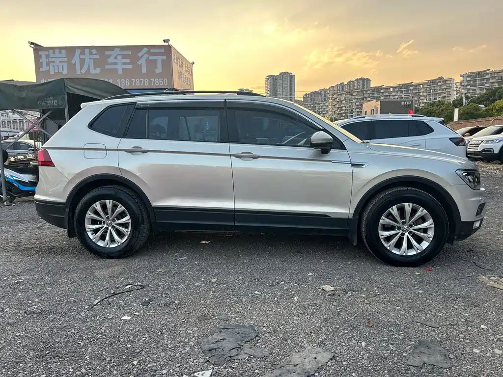 Tiguan L 2017 330TSI automatic two-wheel drive fashion version купить на сайте DeffCars