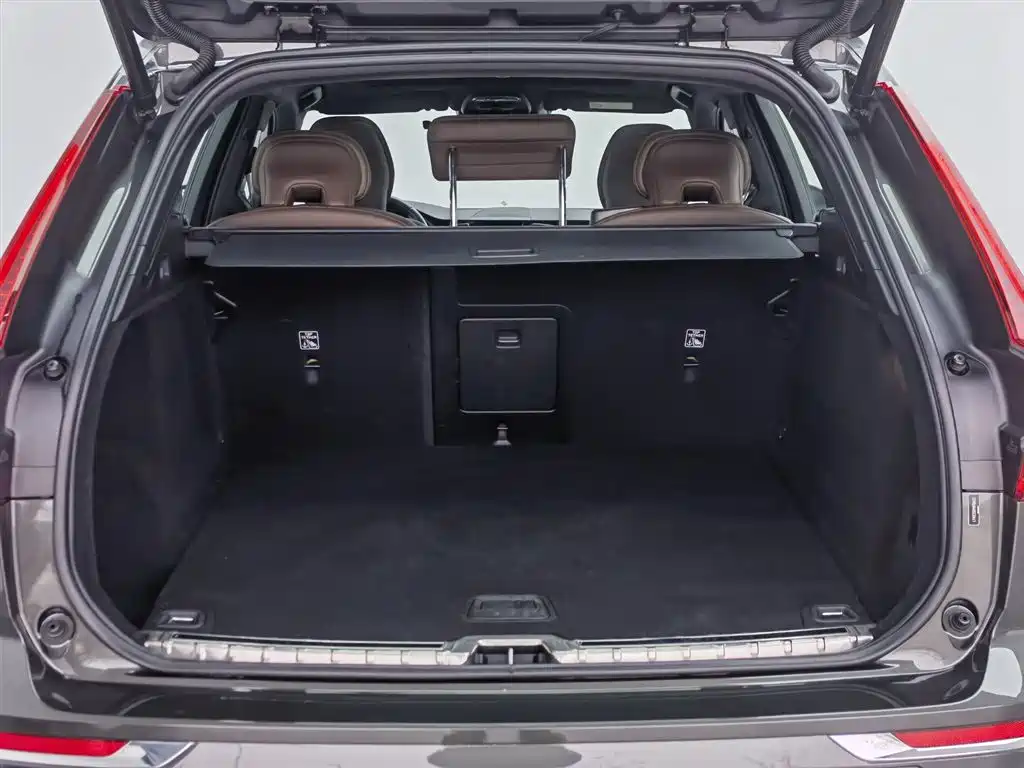 Volvo XC60 2021 T5 four-wheel drive Zhiyuan Deluxe Edition купить на сайте DeffCars