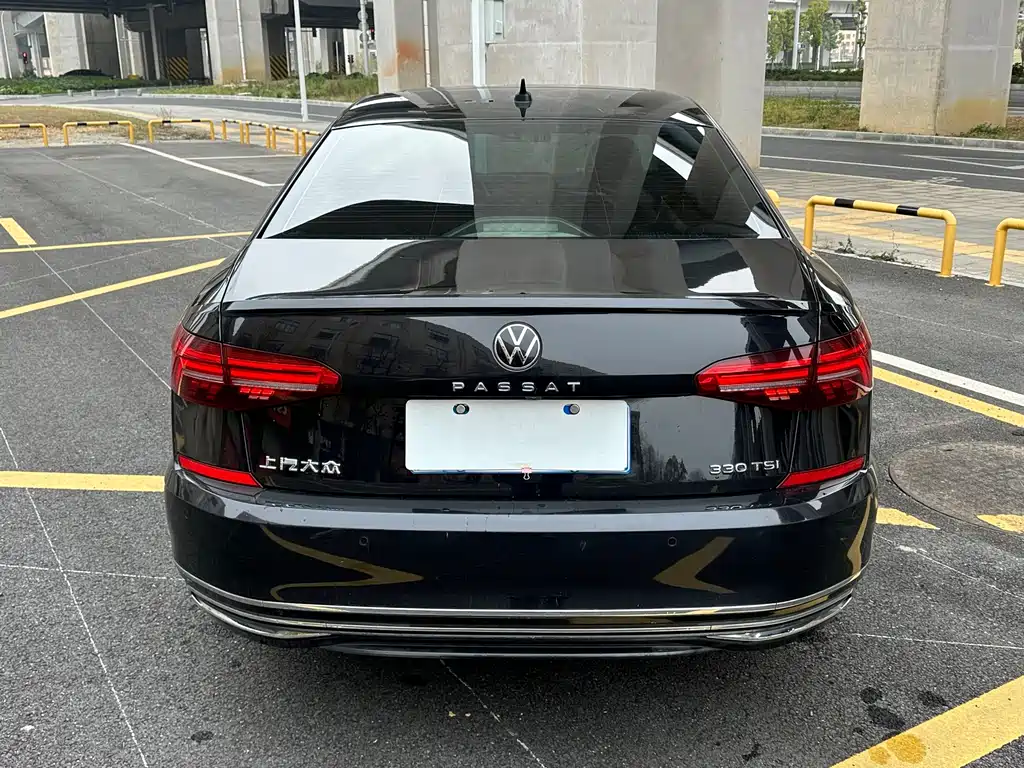 Passat 2021 330TSI Deluxe Edition купить на сайте DeffCars